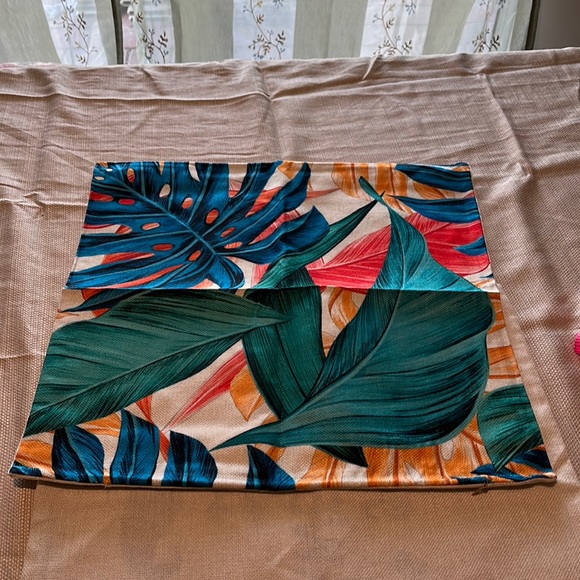 Other - 3/$10 NEW throw pillow cover flowers